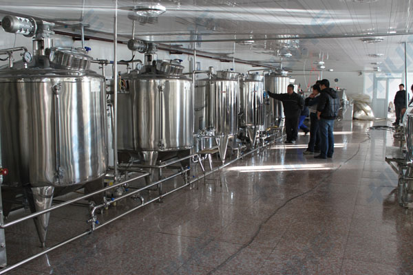 牛奶生產(chǎn)線(xiàn)生產(chǎn)車(chē)間現(xiàn)場(chǎng)圖