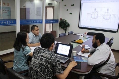 也門(mén)番茄醬生產(chǎn)線(xiàn)客戶(hù)與惠合工程師洽談現(xiàn)場(chǎng)1